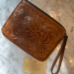 Patricia Nash true leather wristlet